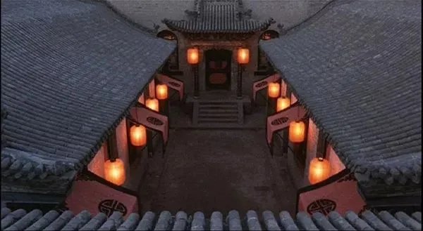 大红灯笼高高挂中的红灯笼