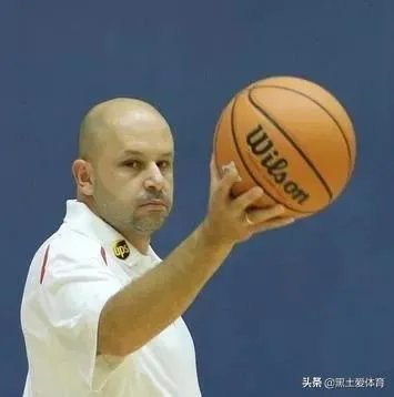 罕见!赛季未结束北京已历经四任主帅,新来的雅尼斯能挺多久呢?