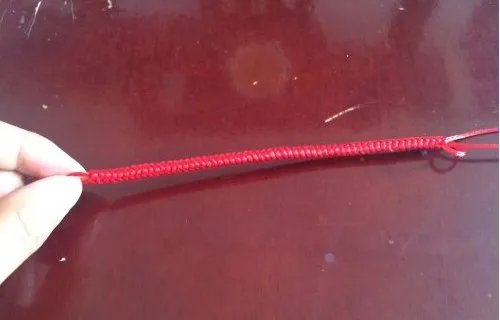 红绳手链怎么编织?
