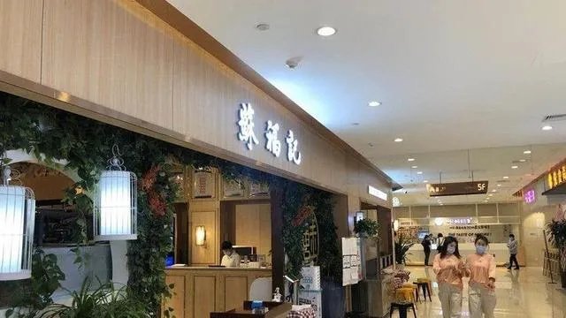 你对陕西苏福记后厨大厨朝锅里吐口水一事怎么看？