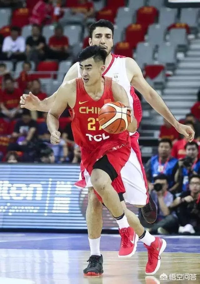 高尚在训练中发笑,杜峰怒斥高尚“别让我当着全国媒体的面把你赶出去”,你怎么看?