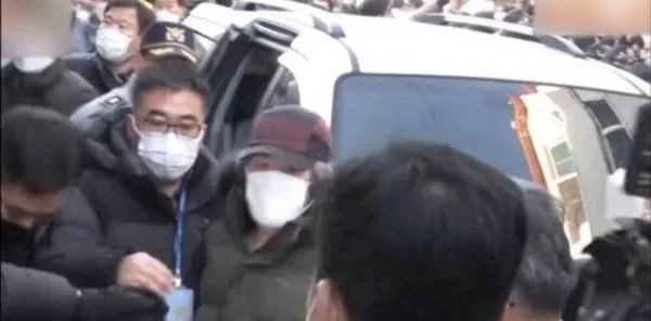 韩国素媛案罪犯赵斗淳出狱后,当地群众作何反应?
