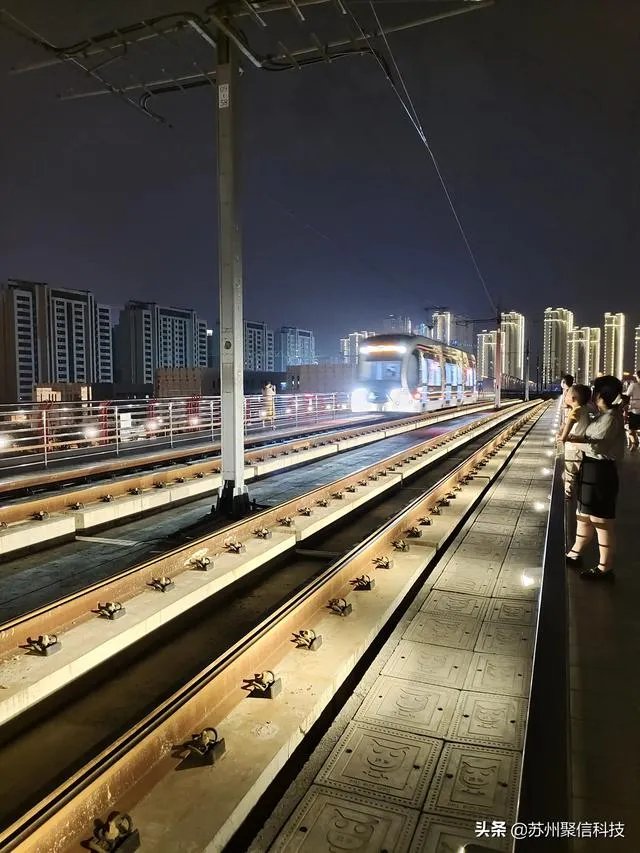怎样用十五的月亮发朋友圈?