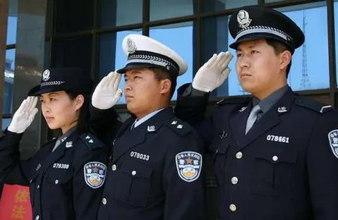 the police作主语，谓语动词怎么用为什么