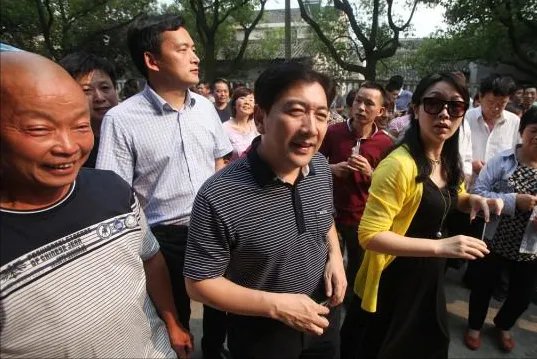 在妻子身患重病的时候水均益转身离开，迎娶了杨迪，他为什么这样做？