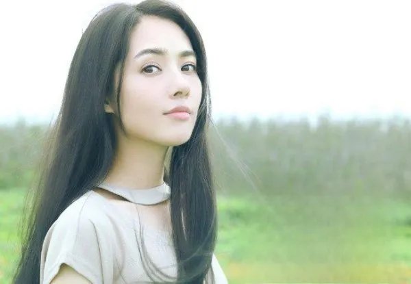 郭碧婷素颜现身无人识 女神竟是人工拼凑而成
