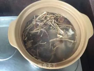 猪舌茶树菇汤