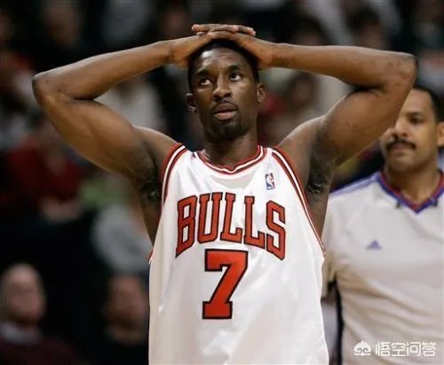 NBA单场投100个三分全进和莱万多夫斯基9分钟5球哪个更难?