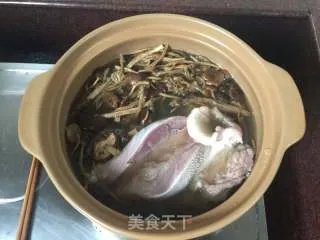 猪舌茶树菇汤