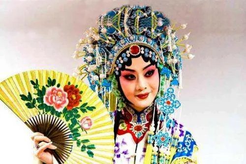 梨花泪 春带雨，一生只为一人泣是什么歌