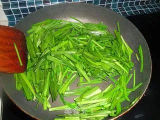 鸸鹋蛋炒韭菜
