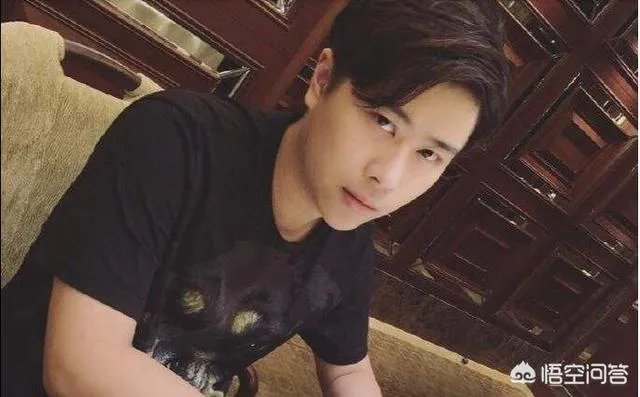 如果卢本伟回归直播和张大仙比的话,他们两个谁牛?