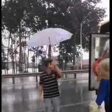 官方通报幼儿园校车与货车相撞，有无造成人员伤亡？