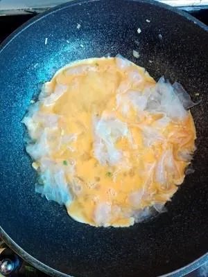 怎么做好吃，粉皮炒鸡蛋的家常做法