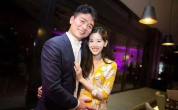 奶茶妹妹和刘强东为何如此甜蜜?