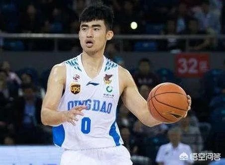 高尚在训练中发笑,杜峰怒斥高尚“别让我当着全国媒体的面把你赶出去”,你怎么看?