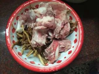 猪舌茶树菇汤