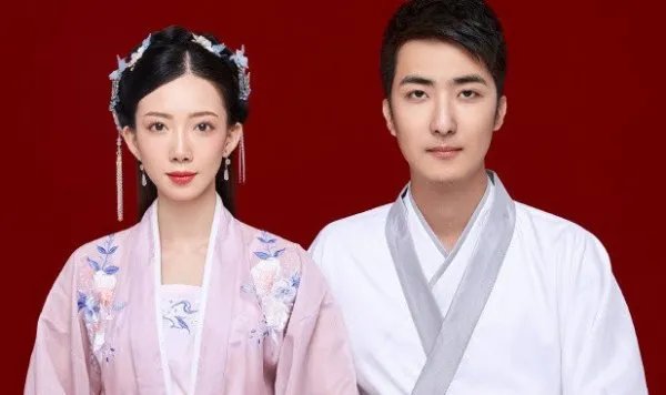 不倒翁小姐姐冯佳晨官宣结婚，是否有透露丈夫是谁？