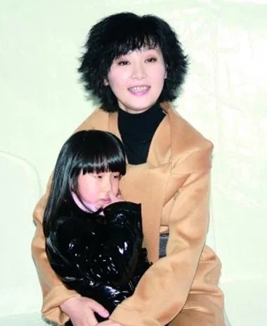冯小刚徐帆女儿近照曝光   揭秘徐帆收养女儿的背后隐情