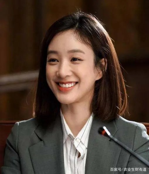 《我叫金三顺》中的微笑女王因整容变丑,如今怎样了?