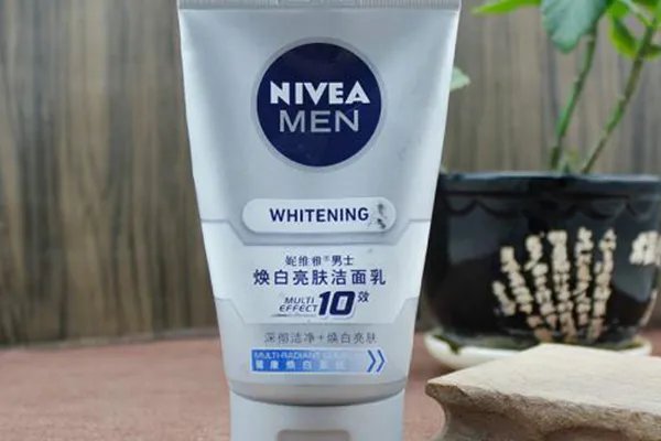 男士收缩毛孔洗面奶排行榜:POLA上榜,第一泡沫绵密不紧绷
