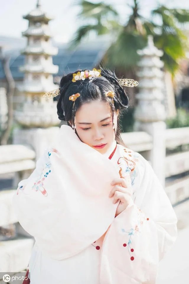 格律诗是世界诗歌史上的怪胎另类么?