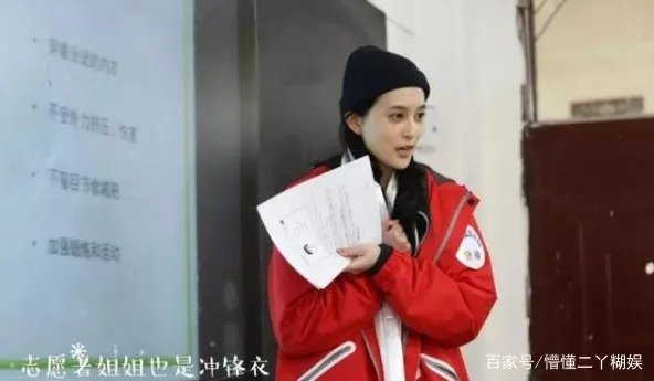 中国医生演袁泉女儿的是毛阿敏的女儿，其父亲有何来头呢？