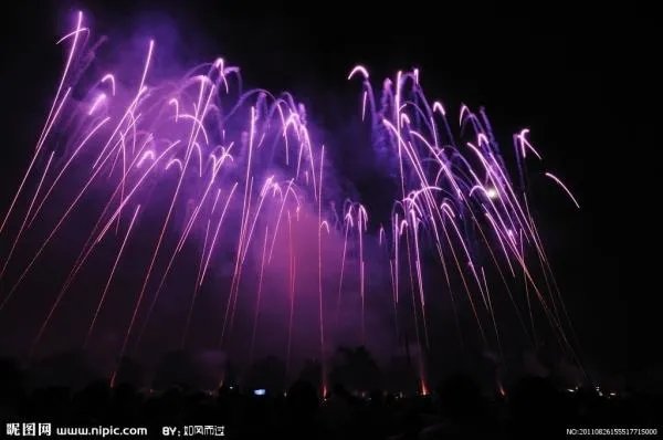 求放烟花的图片 越多越好 3张左右 一张也可以