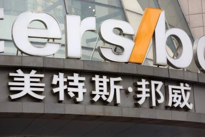 耐克阿迪股价大跌，你还会购买他们品牌的东西吗？