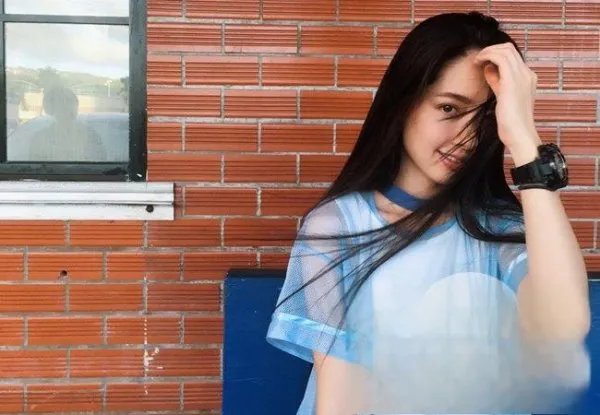 郭碧婷素颜现身无人识 女神竟是人工拼凑而成