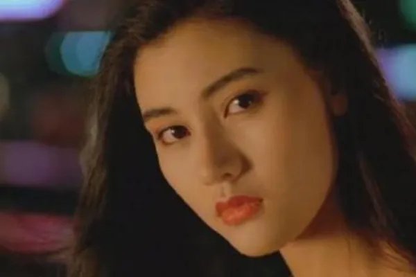 李嘉欣与许晋亨用餐拍视频秀恩爱,为何引起许晋亨不悦?