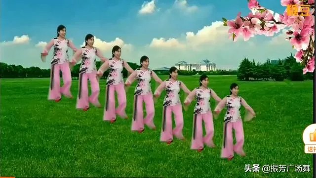 广场舞桃花缘原创中三歌词是什么？