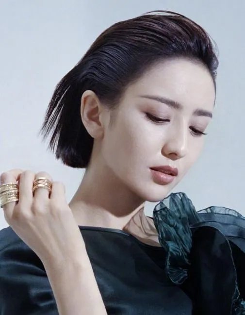 如何评价佟丽娅与王俊凯在金鸡百花奖典礼上的主持水平？