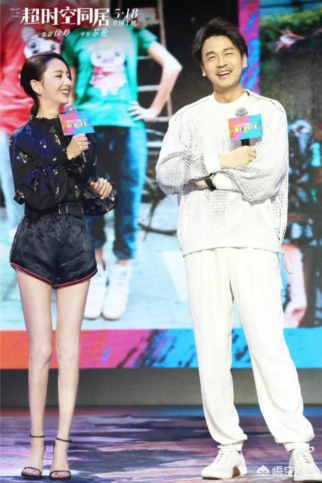 雷佳音的头围和佟丽娅的腰围纷纷引入注目，两人的穿搭各有什么特点？