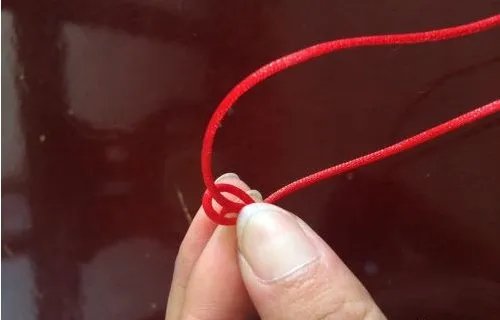 红绳手链怎么编织?