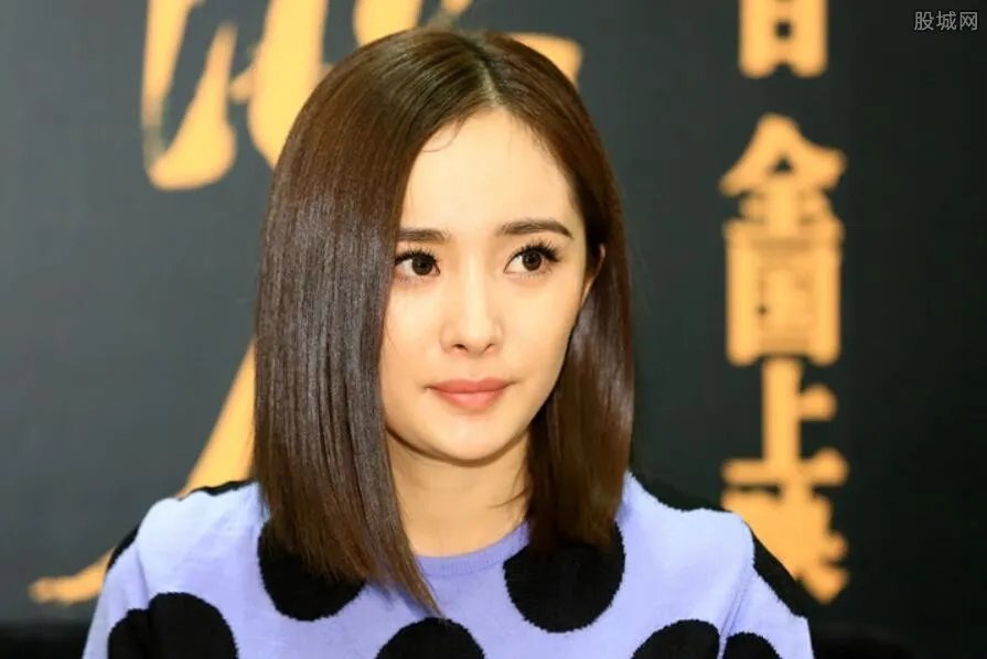 杨幂拍摄男人装 又美又性感引网友鼻血直流