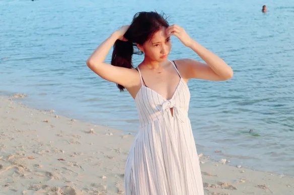 火辣娇躯叫你鼻血直流！11区性感美女佐野ひなこ福利图