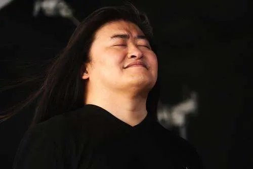 刘欢的哪首歌曲的歌词有:time and time again…