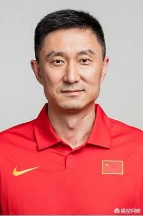 高尚在训练中发笑,杜峰怒斥高尚“别让我当着全国媒体的面把你赶出去”,你怎么看?