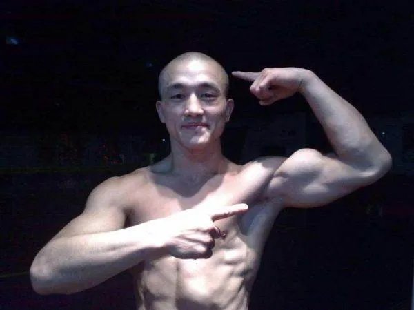 张伟丽的拳力处在什么水平,和普通女性相比如何?