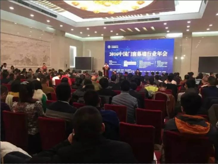 坚美荣获中国门窗幕墙行业金奖