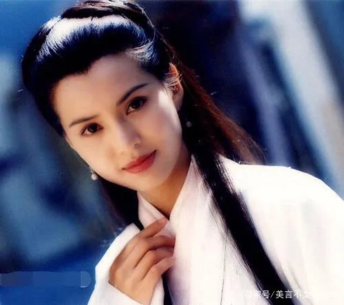 李若彤近况曝光,被富豪辜负10年,54岁未嫁的生活是怎样的?