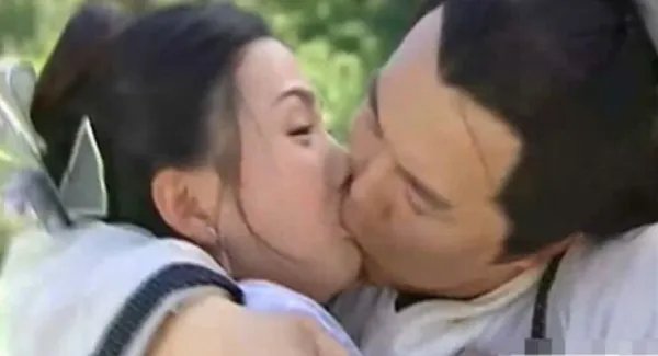 倚天屠龙记张铁林吻陶虹