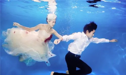 水底婚纱照拍摄技巧 拍水下婚纱照要注意什么