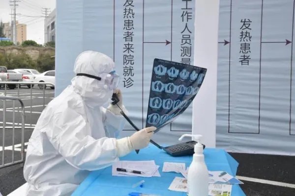 上海新冠肺炎疫情防控目前出于什么阶段?当地居民的生活何时能恢复正常?