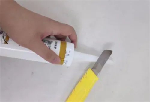 洗玻璃胶用啥可以洗掉