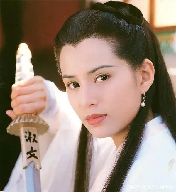 李若彤近况曝光,被富豪辜负10年,54岁未嫁的生活是怎样的?
