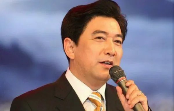 在妻子身患重病的时候水均益转身离开，迎娶了杨迪，他为什么这样做？