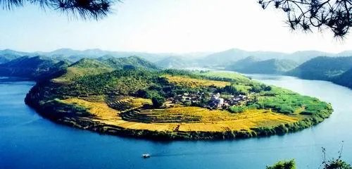 贺州最近的“桂台客家宗亲经济文化论坛”是怎么回事？