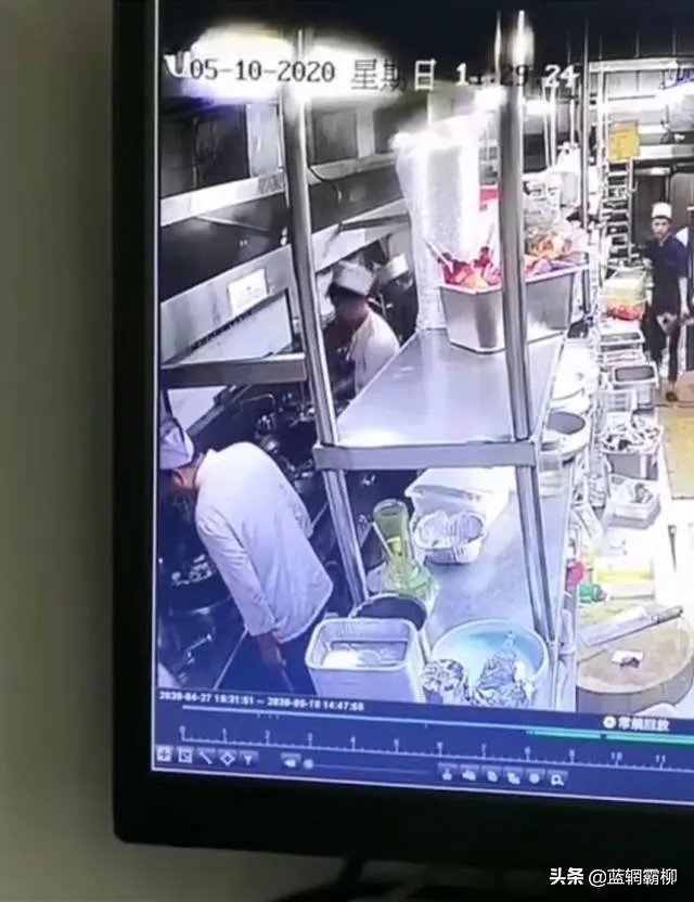 你对陕西苏福记后厨大厨朝锅里吐口水一事怎么看？